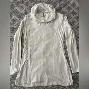 Blue Canoe white long sleeve turtleneck size small